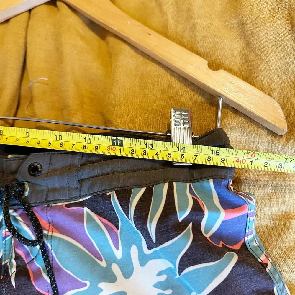 Vissla Lucid 4 Way Stretch Boardshorts Floral Swim Trunks Purple Blue Mens 31